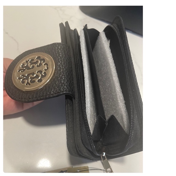 Women’s Cee Klein Zip Around New Wallet Black - Picture 3 of 4